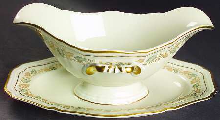 Roxanne (Scalloped) Gravy Boat with Attached Underplate