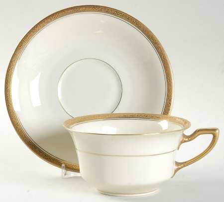 Royal (2462, Continental Ivory, Encrusted) Oversized Cup & Saucer Set