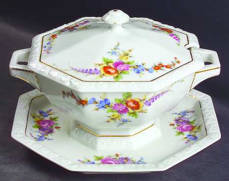 Samara Sauce Boat with Attached Underplate & Lid