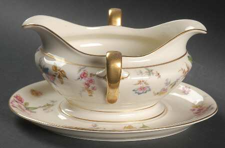 The Sunray Gravy Boat with Attached Underplate