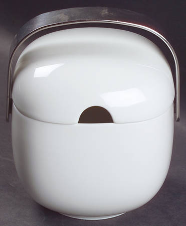 Suomi White Sauce Boat & Lid
