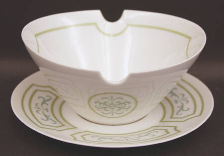 Versailles (No Trim) Gravy Boat & Underplate
