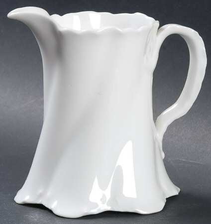 Versailles Creamer
