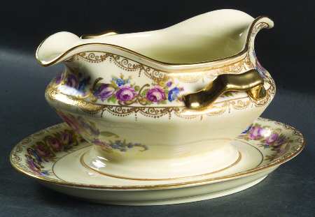 Vienna Gravy Boat with Attached Underplate