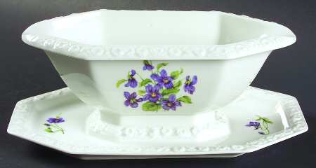 Violetta Gravy Boat with Attached Underplate