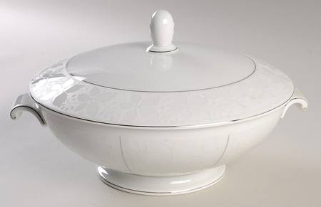 White Velvet (No Trim) Round Covered Vegetable