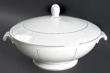 White Velvet (Platinum) Round Covered Vegetable