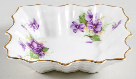 Violet (Scalloped) 4" Square Sweet Meat