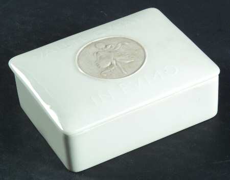 Arcadia Cream--White Cigarette Box & Lid