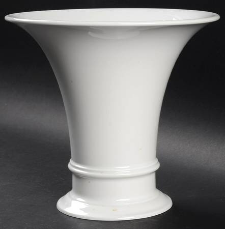 Urbino White 7" Vase
