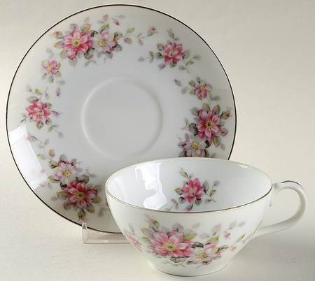 Doris Flat Cup & Saucer Set