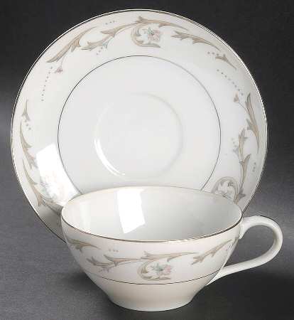 Splendora Flat Cup & Saucer Set