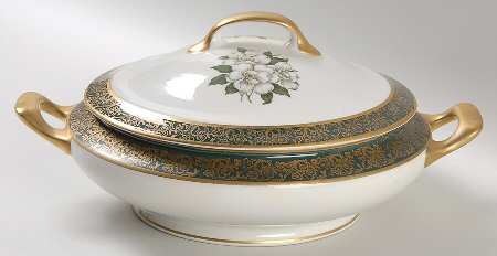 Laurel Magnolia Round Covered Vegetable