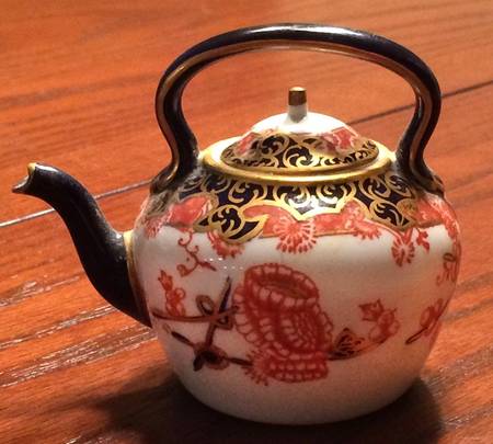 2649 Miniature Teapot & Lid
