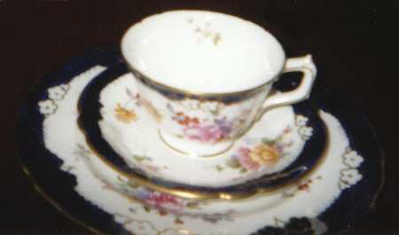 A979 Footed Cup & Saucer Set