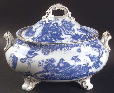Blue Aves Round Covered Vegetable