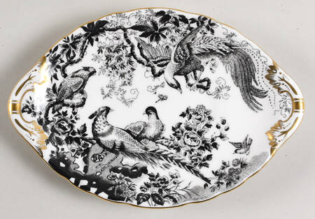 Black Aves (Gold Trim) Underplate for Gravy Boat