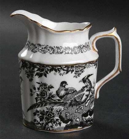 Black Aves (Gold Trim) Creamer