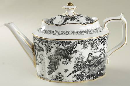 Black Aves (Gold Trim) Teapot & Lid