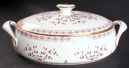 Brittany Oval Covered Vegetable