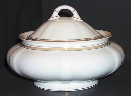 Carlton Green Round Covered Vegetable