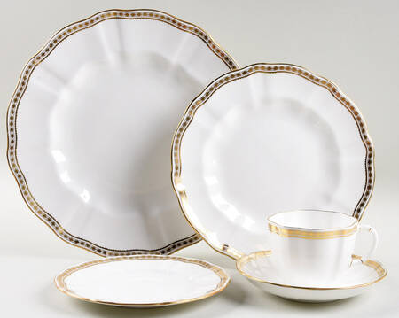 Carlton Gold 40 Piece Estate Set