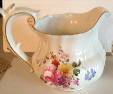 Derby Posies 24 Oz Pitcher