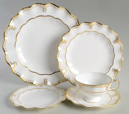 Elizabeth (Gold Trim) 5 Piece Place Setting