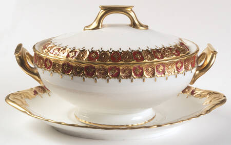 Heraldic Maroon Sauce Boat & Lid with Underplate