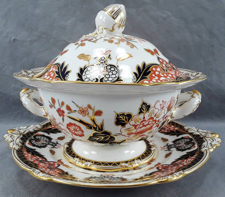 Kings (Newer Backstamp) Sauce Boat & Lid with Underplate