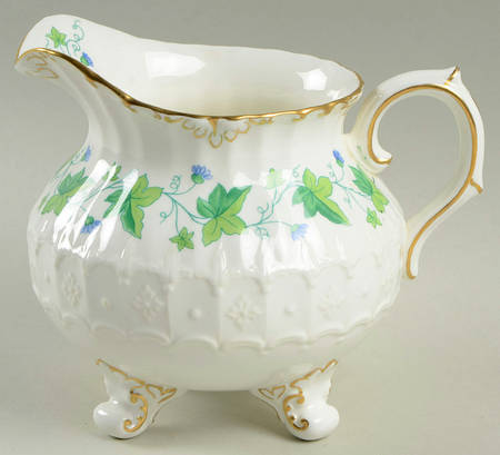 Medway (Burford) Sauce Boat Open