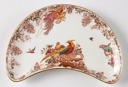 Olde Avesbury (Ely Chelsea Shape) Crescent Salad Plate