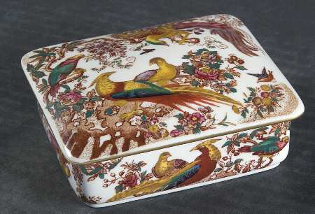 Olde Avesbury (Ely Chelsea Shape) Cigarette Box & Lid