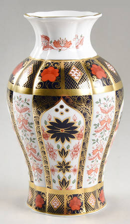 Old Imari 8" Vase