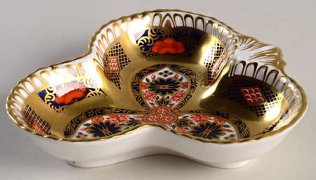Old Imari Club Shaped Tray