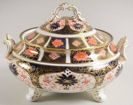 Old Imari Round Covered Vegetable