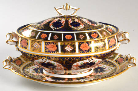 Old Imari Sauce Boat & Lid & Underplate