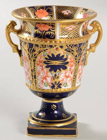 Old Imari 4" Urn Shaped Vase