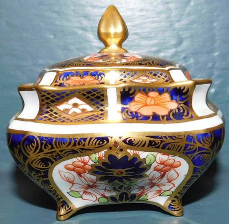 Old Imari Square Box & Lid