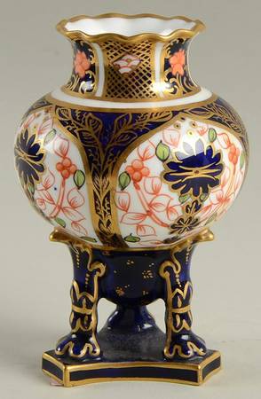 Old Imari 4" Claw Footed Vase