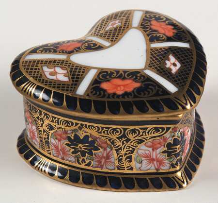 Old Imari Small Heart Shape Box & Lid