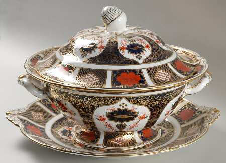 Old Imari Tureen & Lid w/Underplate
