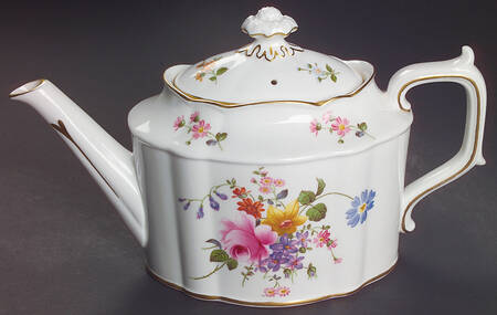 Posie Ely Chelsea (White Background) Small Teapot & Lid