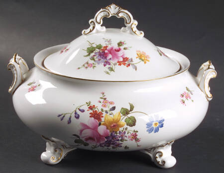Posie Ely Chelsea (White Background) Round Covered Vegetable