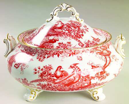 Red Aves (Older, Discontinued 1997) Round Covered Vegetable