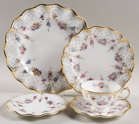 Royal Antoinette 40  Piece Estate Set