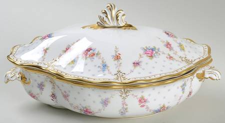 Royal Antoinette Oval Covered Vegetable