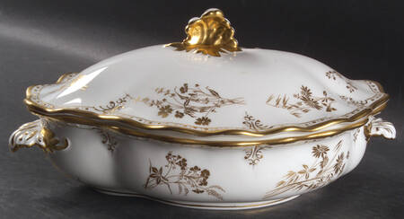 Royal St. James Oval Covered Vegetable