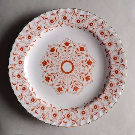 Rougemont (Boston Shape, Swirl) 12" Chop Plate (Round Platter)