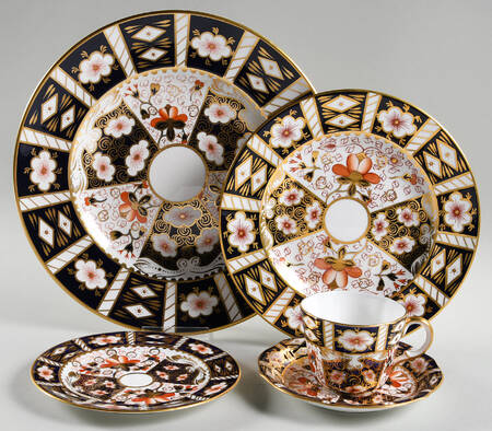 Traditional Imari 40  Piece Estate Set